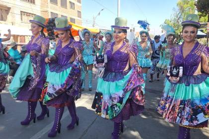 Festividad de Urkupiña: Arranca la entrada folclórica, fraternos hacen su recorrido en honor a la virgen