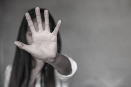 Una mujer vivió más de dos años encadenada por su pareja en El Alto; fue rescatada junto a sus cinco hijos