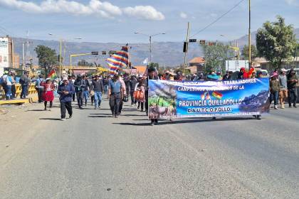 Marcha de la Federación de Campesinos de Cochabamba exige la renuncia de Paz