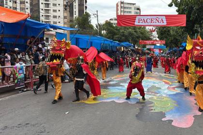 Corso de Corsos: Bloque militar derrocha alegría con creativos disfraces 