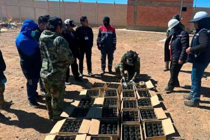 Hallan casi dos toneladas de cocaína líquida camuflada en botellas de vinagre en localidad fronteriza con Chile