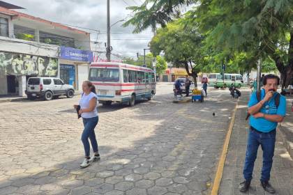 “El plazo es hasta el viernes”: Micreros esperan respuesta de la Alcaldía cruceña sobre alza del pasaje