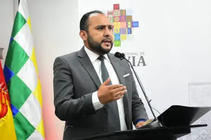 Roberto Ríos jura como nuevo ministro de Gobierno en remplazo de Del Castillo, que ahora es precandidato del MAS