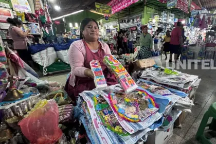 Martes de Ch’alla: comerciantes preparan las tradicionales mesas para la festividad 