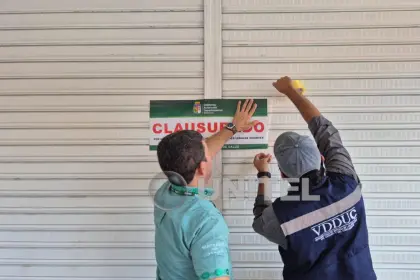 Clausuran farmacia que funcionaba con permisos falsificados en la zona de La Ramada