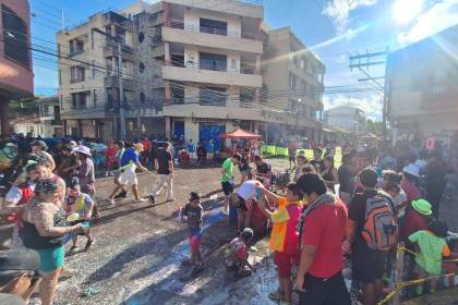 El Casco Viejo cruceño vibró al ritmo del Carnaval en el lunes festivo
