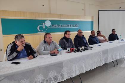 Cisterneros señalan que YPFB les debe de cinco meses y amenazan con acatar un paro indefinido