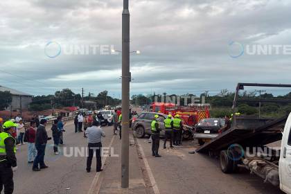 Accidente fatal: Dos adultos y un menor de edad mueren en choque múltiple en la carretera a Cotoca