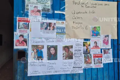 Tragedia en El Torno: Familias no pierden la esperanza y pegan fotos de desaparecidos en el coliseo