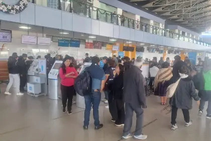Sube la demanda de pasajes de avión en La Paz ante el bloqueo de carreteras