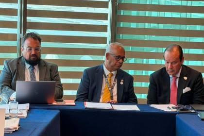 Misión de Alto Nivel de la OEA liderada por Ramdin llega a Bolivia para respaldar a Paz tras la crisis de los 53 días 