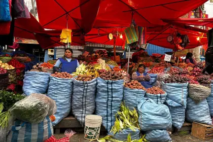 Precios en mercados se mantienen elevados y comerciantes señalan que incide la falta de diésel