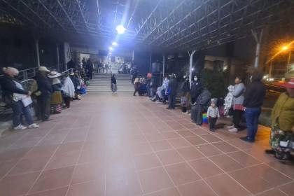 Pacientes se quejan por la falta de especialistas en el Hospital Sur de Cochabamba