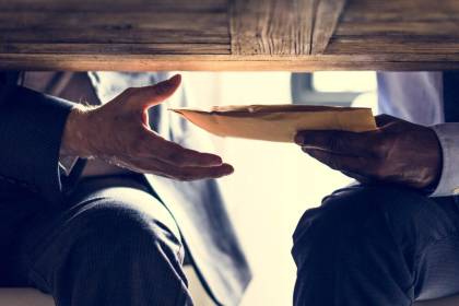 Bolivia se mantuvo entre los tres países más corruptos de Sudamérica en 2025, según el IPC