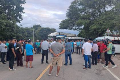 Tras acuerdo con YPFB, transportistas interprovinciales levantan el bloqueo en la ruta a Argentina y al Chaco cruceño