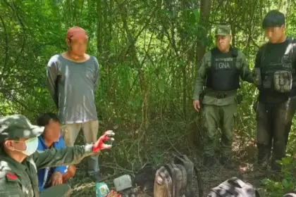 Caen dos bolivianos con 60 kilos de droga y en posesión de armas de fuego en Argentina 