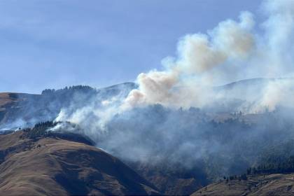 Cochabamba: Incendio en el Parque Tunari moviliza a Bomberos y voluntarios