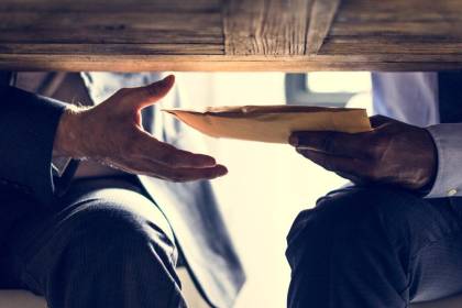 Bolivia se mantuvo entre los tres países más corruptos de Sudamérica en 2025, según el IPC