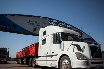 Choferes asalariados advierten con el cierre de fronteras y terminales exigiendo la abrogación del DS 5503