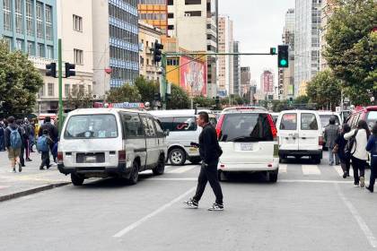 Tras reunión con el Gobierno, choferes de La Paz levantan protesta y anuncian que el sistema de resarcimiento por la gasolina se lanza hasta el viernes