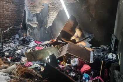 Santa Cruz: Fuego consumió una vivienda que habitaba una madre y sus tres hijos 