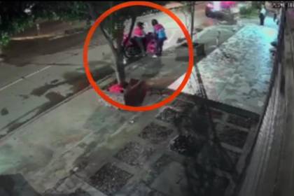 Los sicarios que atacaron a la activista Beller vestían como deliverys y robaron una moto para fugar