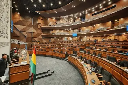 Cámara de Diputados devuelve lista de candidatos a vocales del TED La Paz a la Comisión de Constitución para su revisión