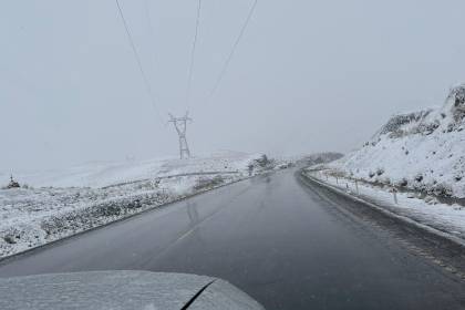 Nevadas en ruta Cochabamba - Oruro - La Paz: Piden a conductores manejar con precaución