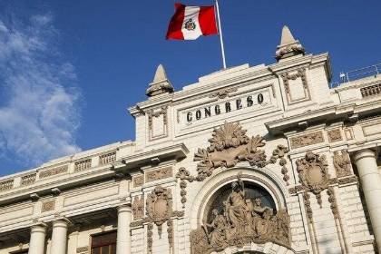 Congreso de Perú promulga ley que excluye a policías y militares de la justicia común