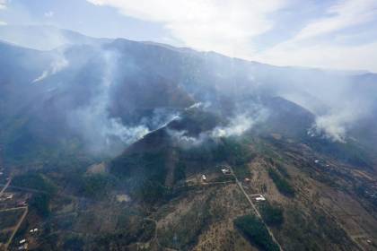 Incendio en la serranía del Sama: Viceministro asegura que aún falta controlar el 20%