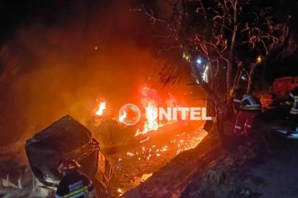 Dos conductores mueren carbonizados tras triple colisión en la ruta nueva Cochabamba - Santa Cruz