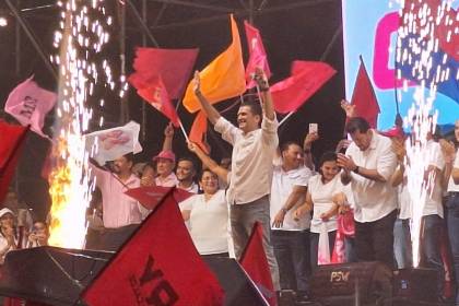 Gary Añez, candidato a alcalde de Santa Cruz de la Sierra, cerró su campaña en el Cambódromo