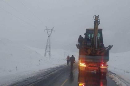 Debido a otra intensa nevada, vuelven a cerrar la Cumbre, en el camino a los Yungas de La Paz