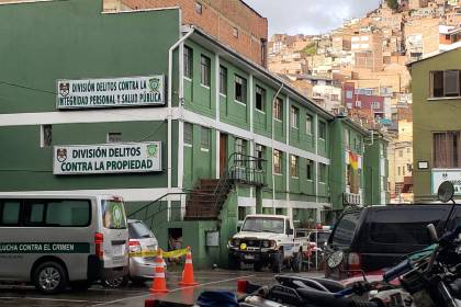 Hallan más de 300 frascos de mercurio en un domicilio y en un vehículo en La Paz, reporta la Policía