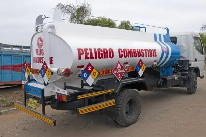 Rodrigo Paz denuncia red de contrabando de combustibles en El Alto