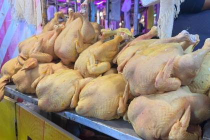 El precio del kilo de pollo vuelve a bajar y comerciantes aplican ofertas a mayor compra