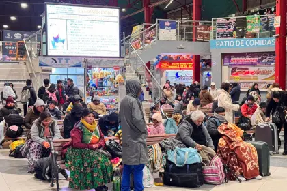 Terminal de La Paz suspende viajes por los bloqueos contra el DS 5503