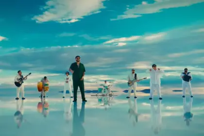 Grupo Firme llega al Salar de Uyuni para grabar ‘Vuelve’, su nuevo tema 