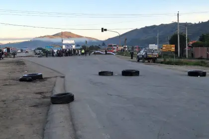 El viernes inicia con casi 40 puntos de bloqueo en carreteras de cinco departamentos