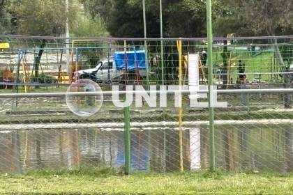 Rotura de tubería inunda un parque y deja sin agua a más de 20 barrios de La Paz