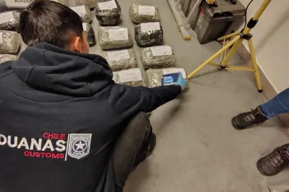 Aduana de Chile descubre 110 kilos de marihuana oculta en carga boliviana de soya
