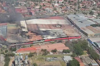 Serán reubicados: Habilitarán un espacio provisional para los comerciantes afectados por el incendio en Barrio Lindo