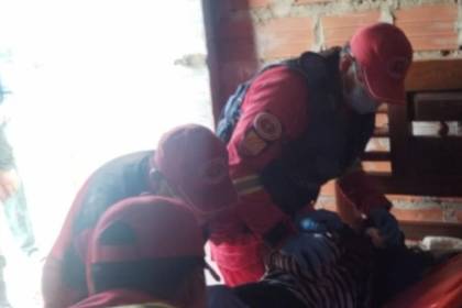 Mujer de 19 años fallece tras recibir un impacto de bala en la cabeza; el sospechoso del crimen se dio a la fuga