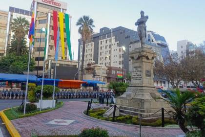 Autoridades e instituciones de Cochabamba rinden homenaje a Bolivia en su Bicentenario