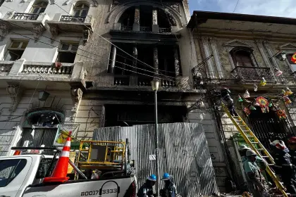 Demolerán parte de la casa patrimonial que ardió cerca de la Iglesia San Francisco