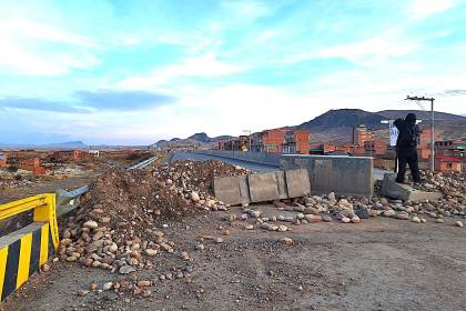 Quinto día de bloqueo en la ruta hacia el lago Titicaca, no hay miras de solución y comienza a subir el precio del pescado