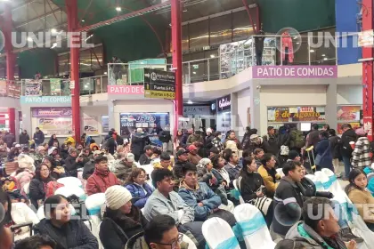 “Las salidas son limitadas”: Terminales están con gran afluencia de viajeros, pero hay menos buses por falta de diésel 