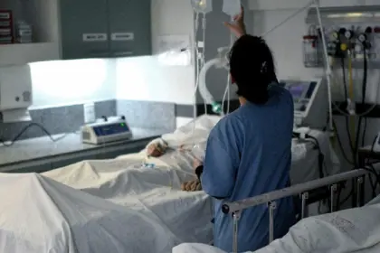 Una de las adolescentes atropelladas tiene múltiples fracturas y la cuenta en el hospital ya supera los Bs 152 mil