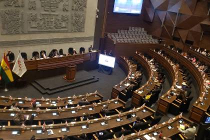 El Legislativo instala sesión para interpelar al ministro Oviedo por el caso maletas