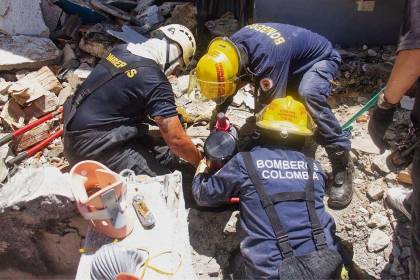 Al menos 240 muertos en cuatro regiones de Colombia por el terremoto